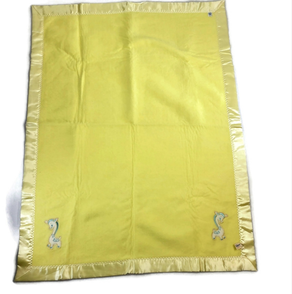 Vintage Quiltex Baby Blanket Unisex Yellow Satin Trim Size 49"x37" pony